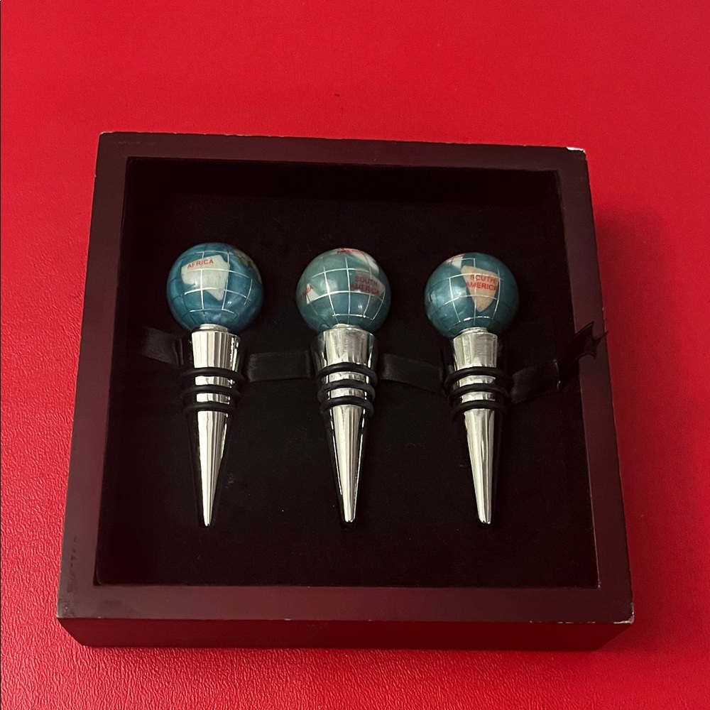WORLD GLOBE GEMSTONE WINE STOPPERS SET OF 3 IN VELVET LINED CHERRY WOOD BOX